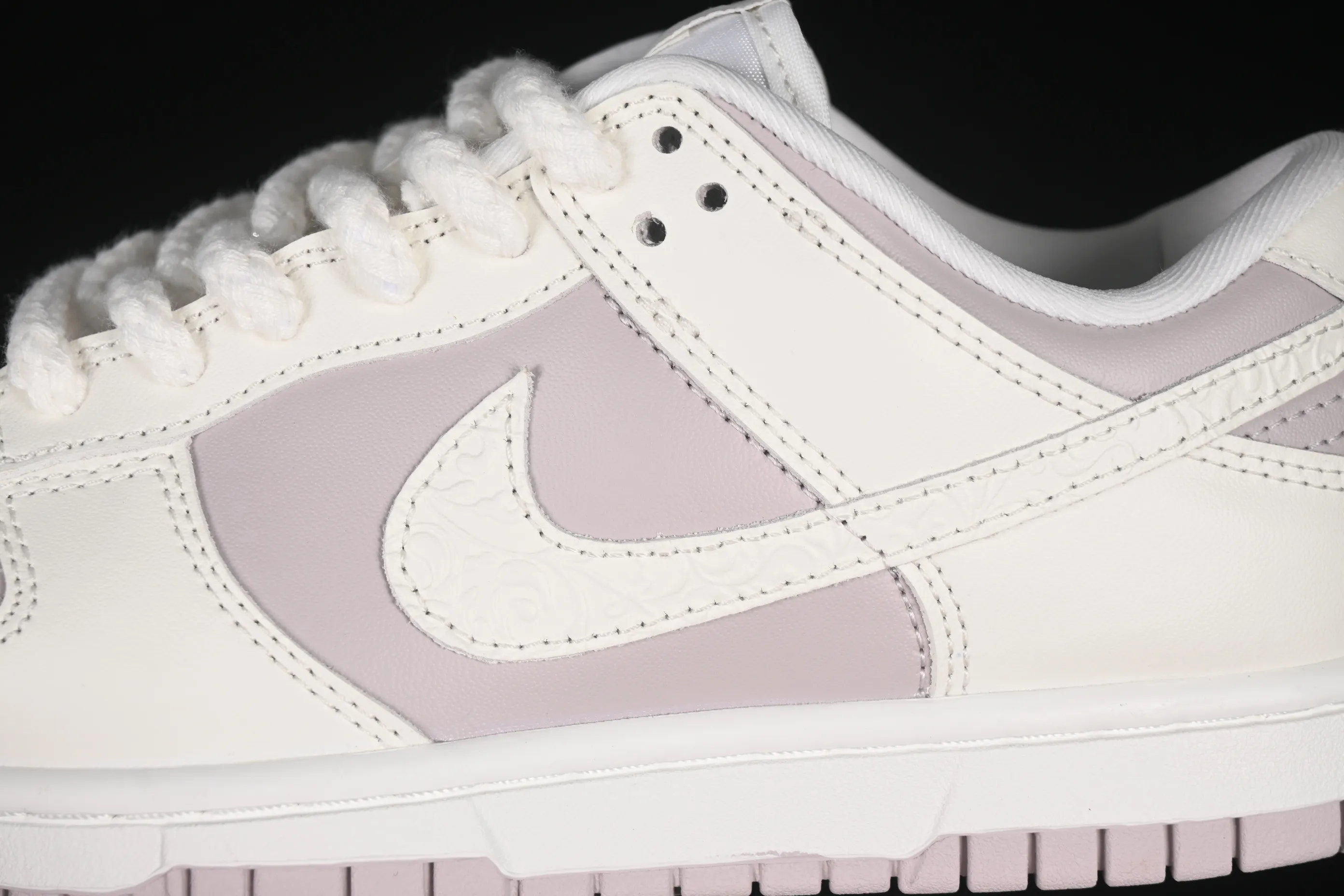 All categories Nk SB Dunk series Nk SB Dunk Low low-top sneakers Nike SB Dunk Low white lavender embossed low-top casual sneakers IH0639-011